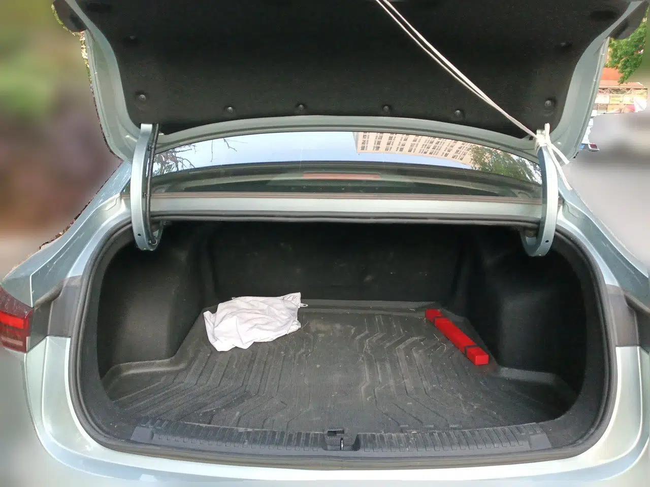 Roewe D6 2025 450 km Premium Edition — миниатюра 20
