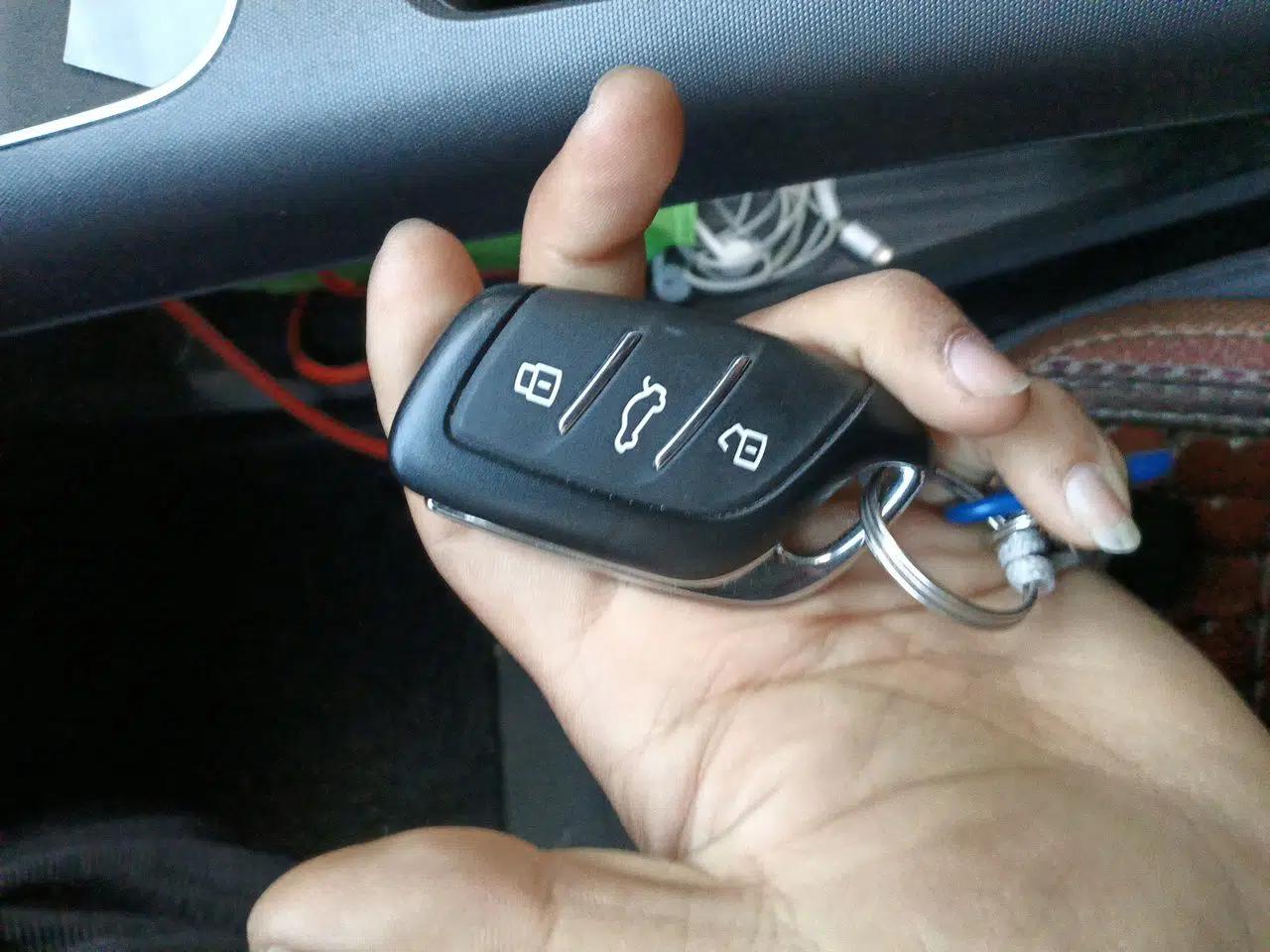 Roewe D6 2025 450 km Premium Edition — миниатюра 9