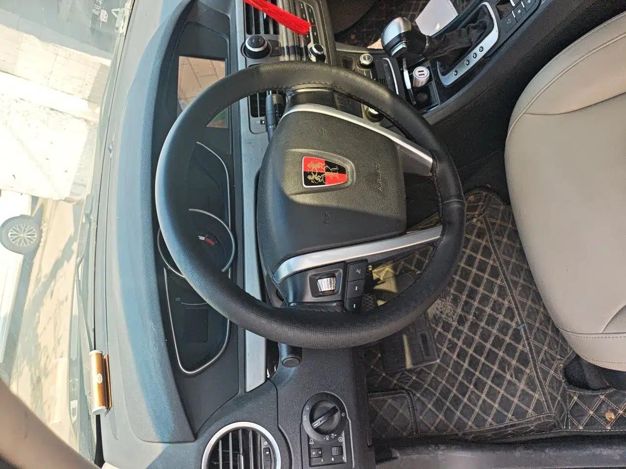 Roewe e550 2016 Deluxe Edition — миниатюра 11