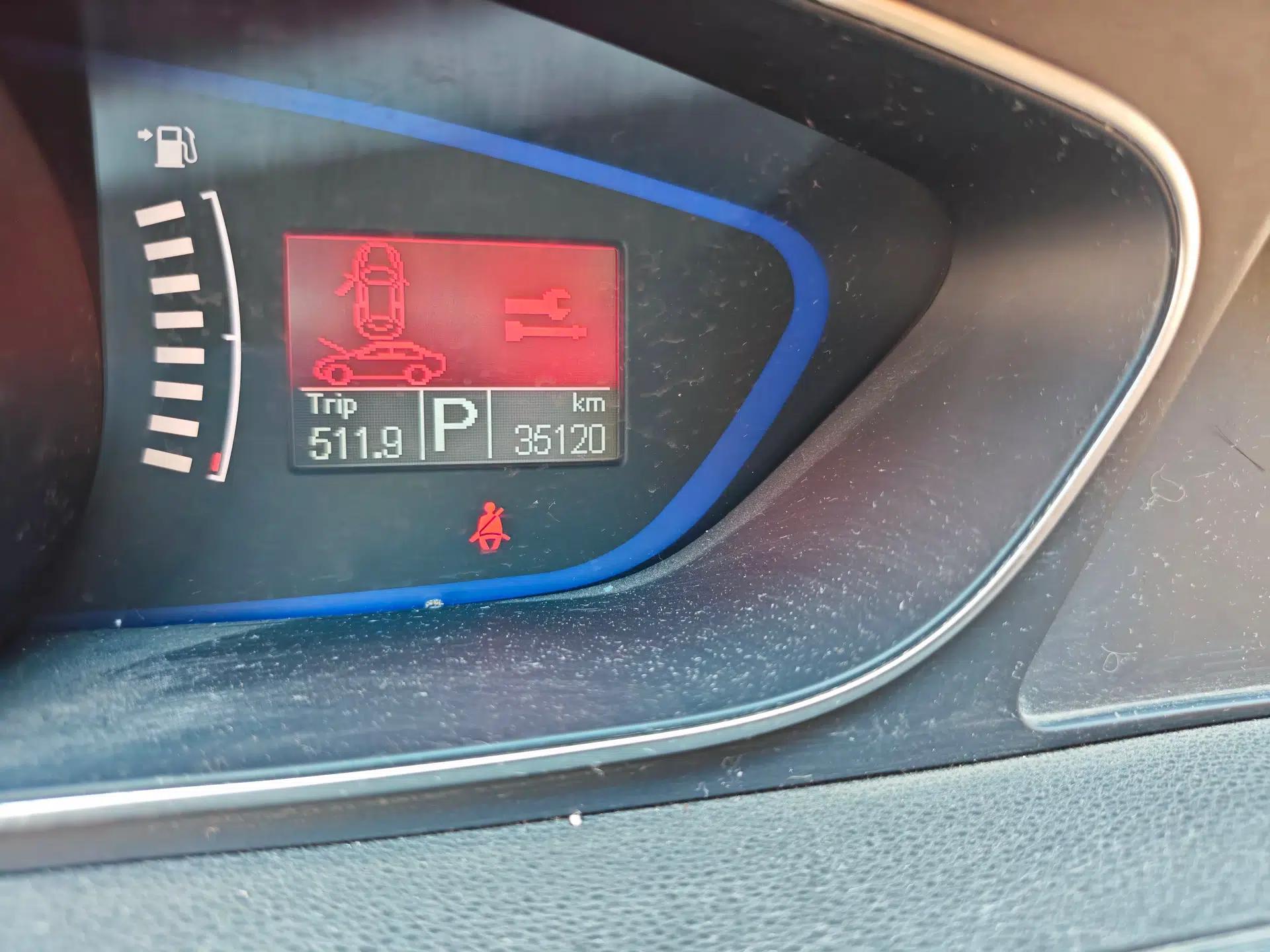 Roewe e550 2016 Deluxe Edition — миниатюра 13