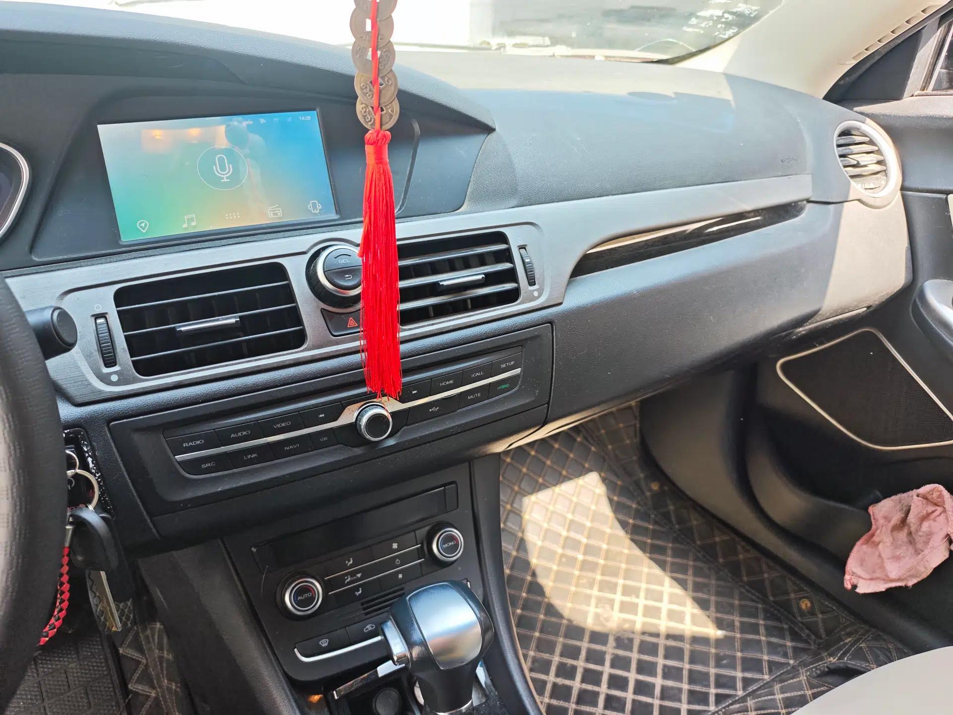 Roewe e550 2016 Deluxe Edition — миниатюра 14