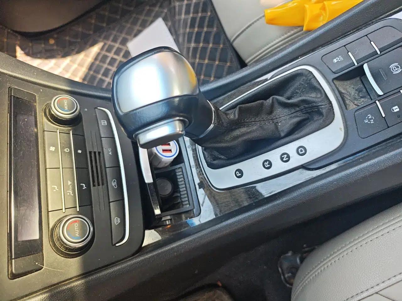 Roewe e550 2016 Deluxe Edition — миниатюра 15