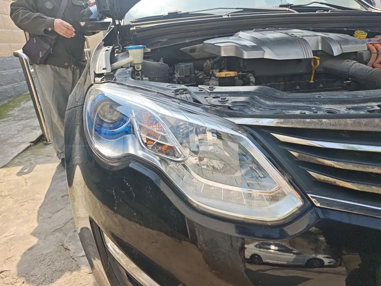 Roewe e550 2016 Deluxe Edition — миниатюра 7