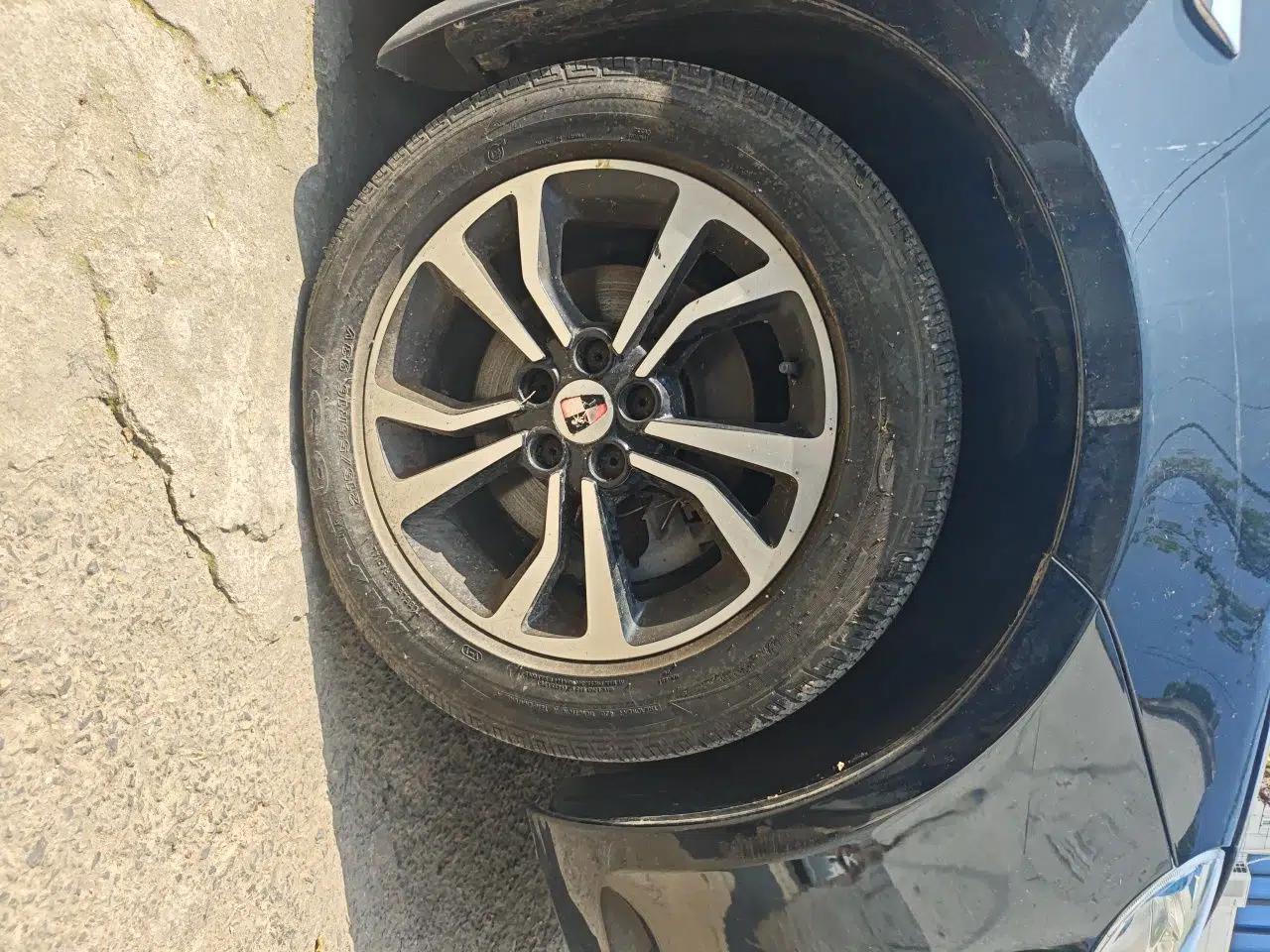 Roewe e550 2016 Deluxe Edition — миниатюра 8