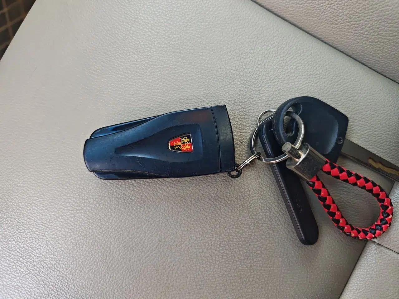Roewe e550 2016 Deluxe Edition — миниатюра 9