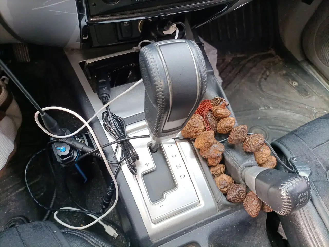 Mitsubishi Pajero Sport 2013 3.0L Automatic 4x4 Executive Edition — миниатюра 15