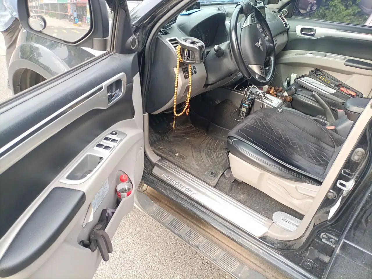 Mitsubishi Pajero Sport 2013 3.0L Automatic 4x4 Executive Edition — миниатюра 17