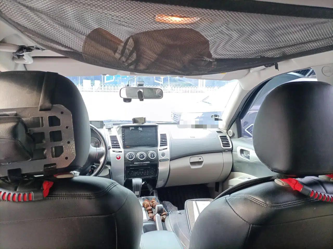 Mitsubishi Pajero Sport 2013 3.0L Automatic 4x4 Executive Edition — миниатюра 19