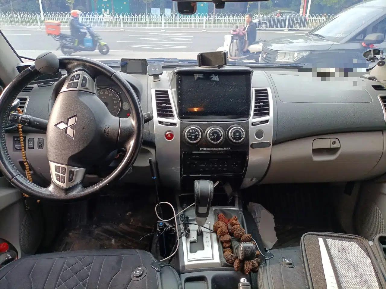 Mitsubishi Pajero Sport 2013 3.0L Automatic 4x4 Executive Edition — миниатюра 10