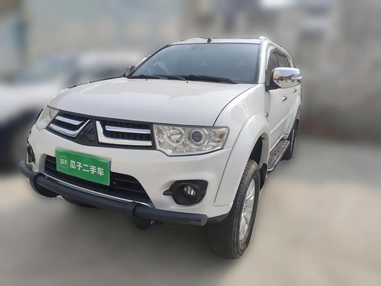 Mitsubishi Pajero Sport 2013 3.0L Automatic 4x4 Flagship Edition — миниатюра 1