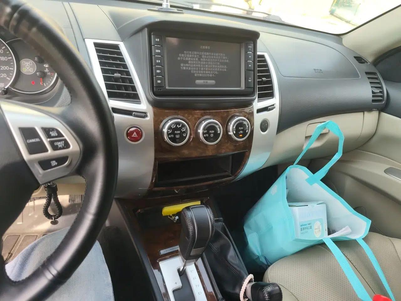 Mitsubishi Pajero Sport 2013 3.0L Automatic 4x4 Flagship Edition — миниатюра 14