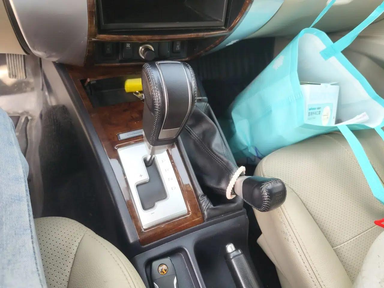 Mitsubishi Pajero Sport 2013 3.0L Automatic 4x4 Flagship Edition — миниатюра 15