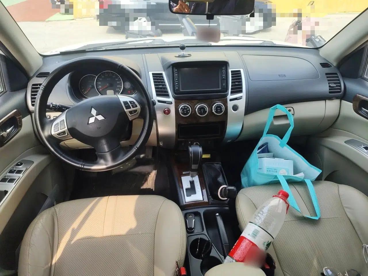 Mitsubishi Pajero Sport 2013 3.0L Automatic 4x4 Flagship Edition — миниатюра 10