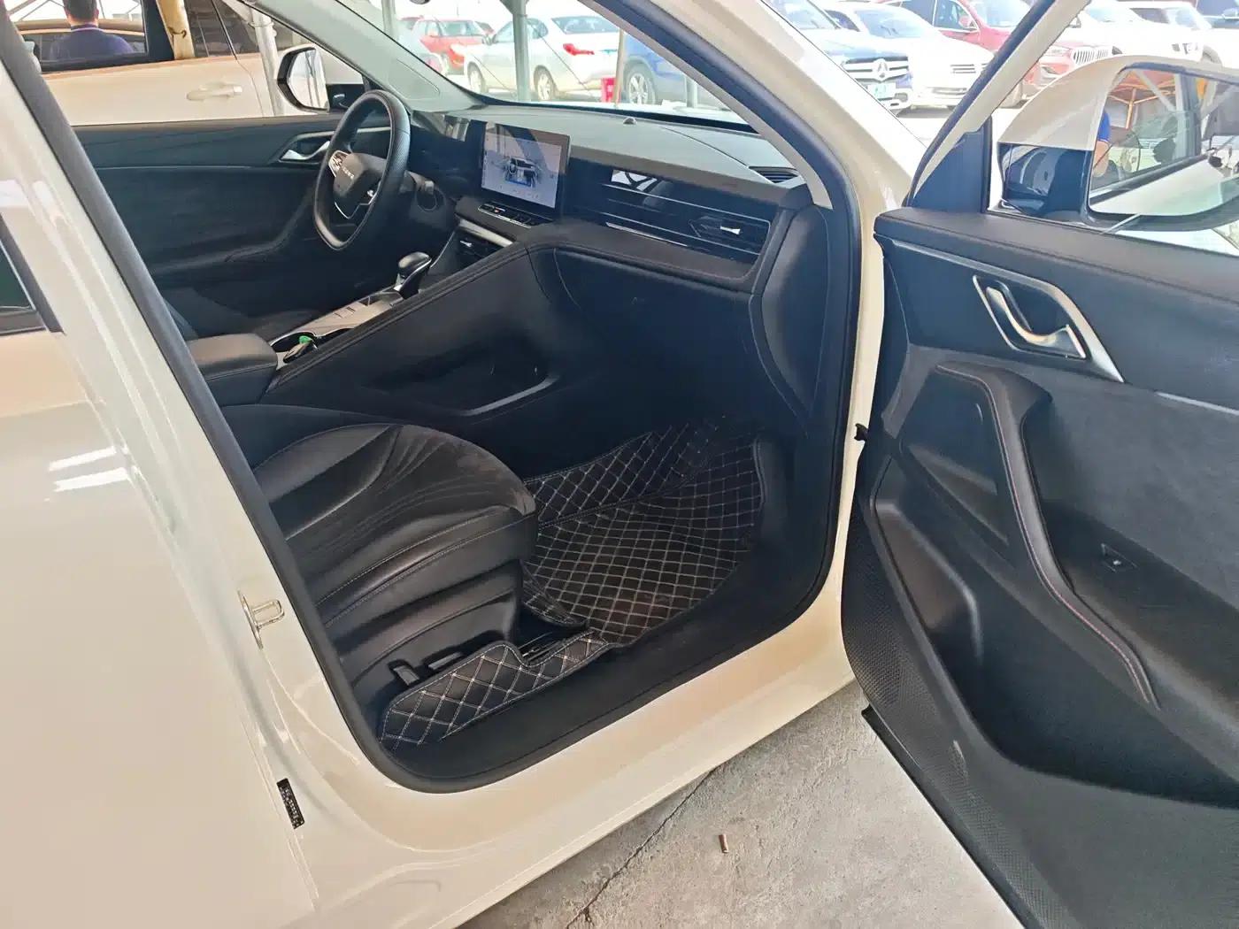 Roewe D5X DMH 2024 Model 135 Tech Edition — миниатюра 10