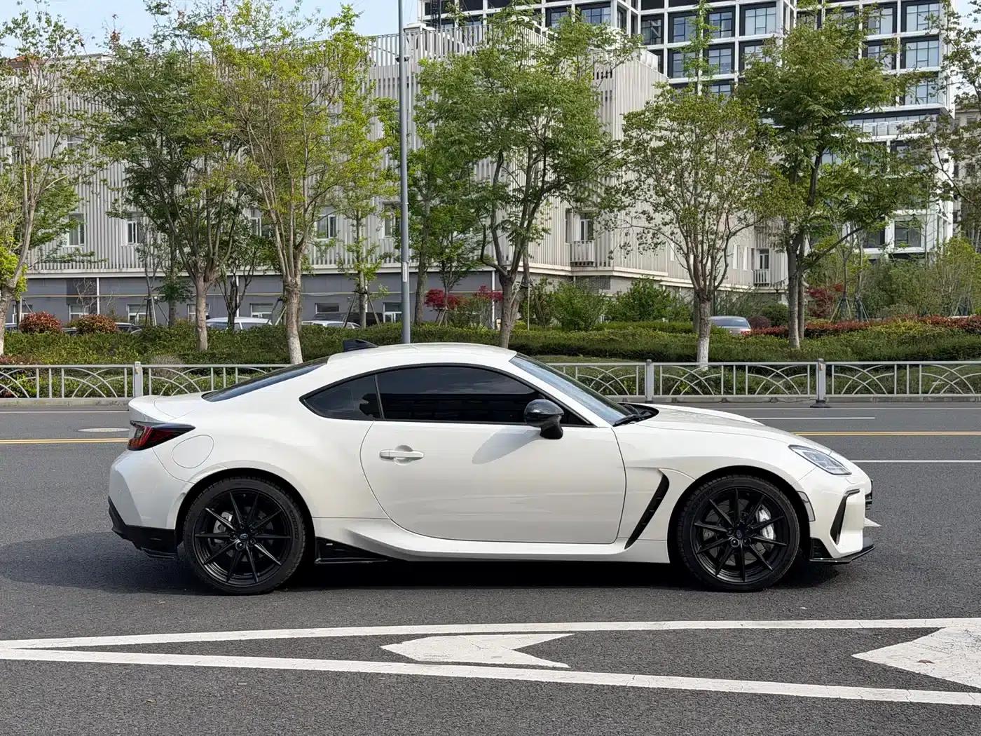 2025 Subaru BRZ 2.4L Manual EyeSight STI Sport — миниатюра 3