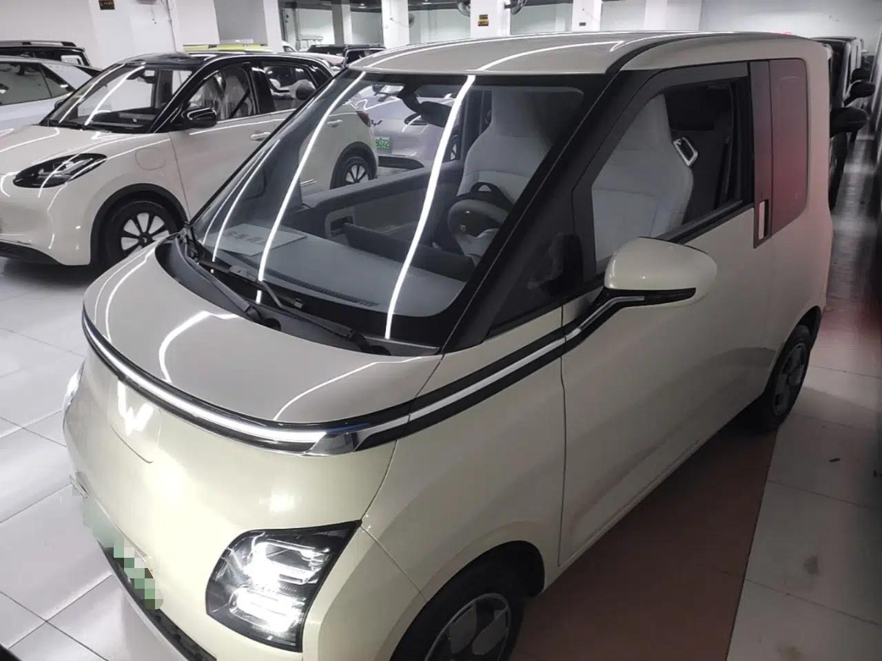 Wuling Air ev 2023 - Four Seats - Advanced Edition — миниатюра 1