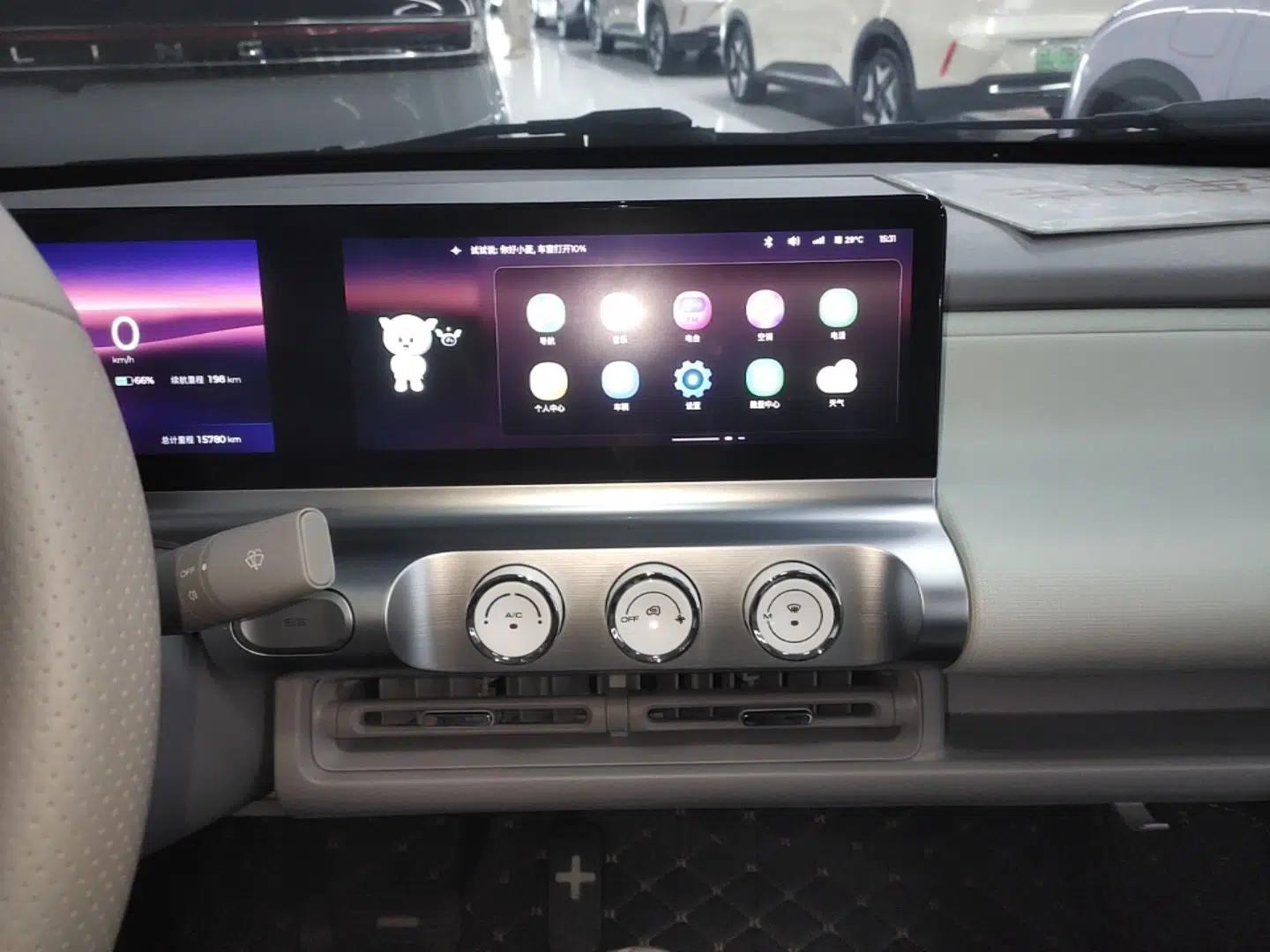 Wuling Air ev 2023 - Four Seats - Advanced Edition — миниатюра 16