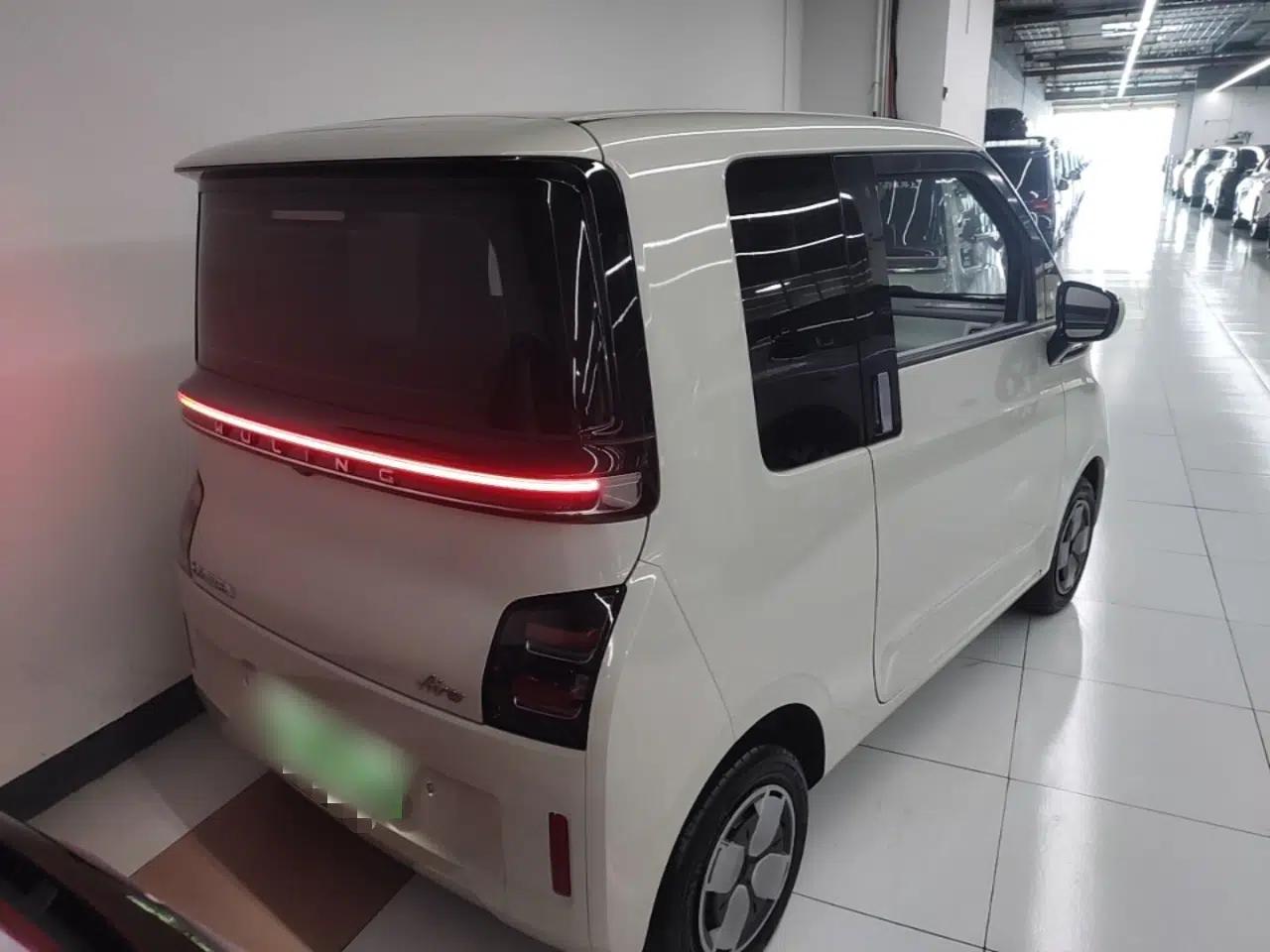 Wuling Air ev 2023 - Four Seats - Advanced Edition — миниатюра 6
