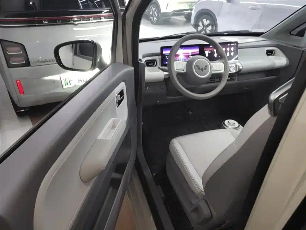 Wuling Air ev Clear Sky 2023 Model, Four-Seat - Advanced Edition — миниатюра 16