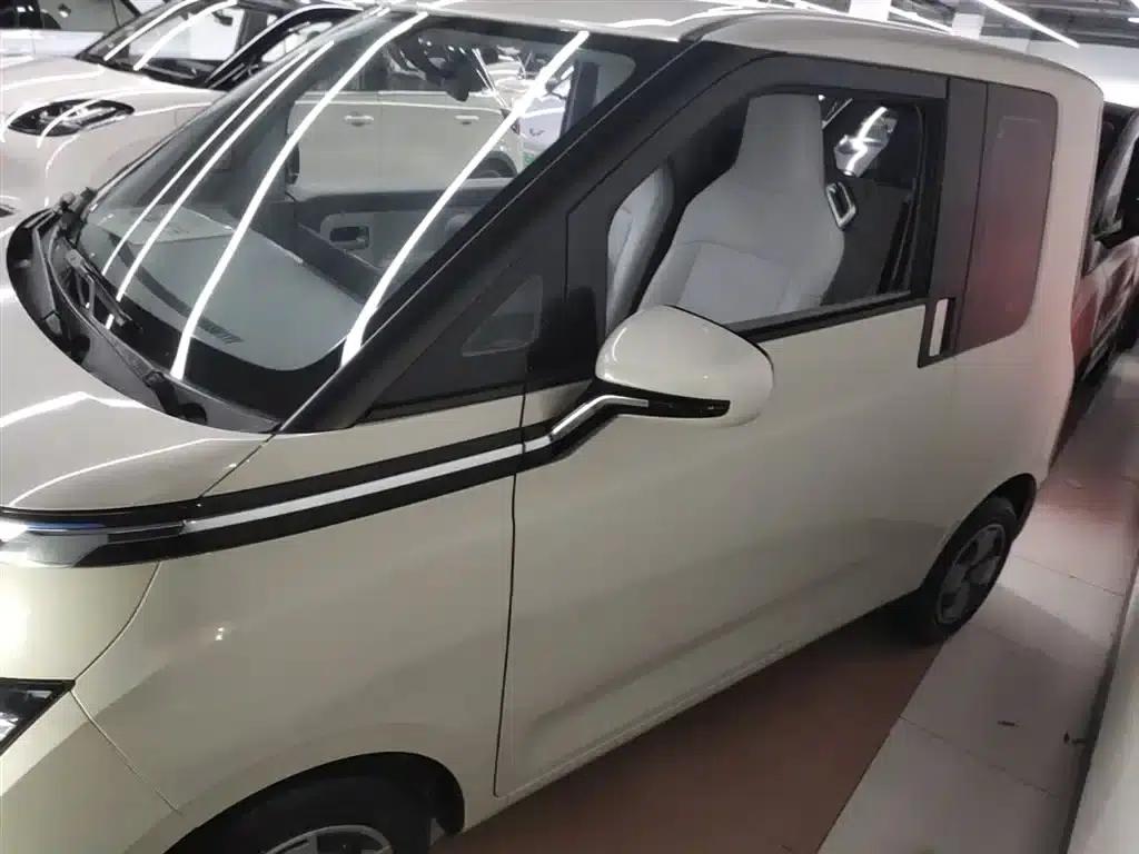 Wuling Air ev Clear Sky 2023 Model, Four-Seat - Advanced Edition — миниатюра 5