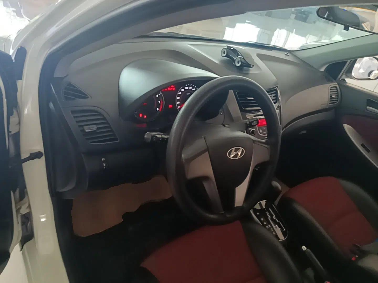 Hyundai Verna Ray 2014 1.4L Automatic GLX — миниатюра 13
