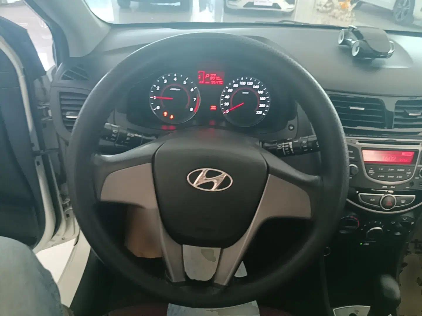 Hyundai Verna Ray 2014 1.4L Automatic GLX — миниатюра 14