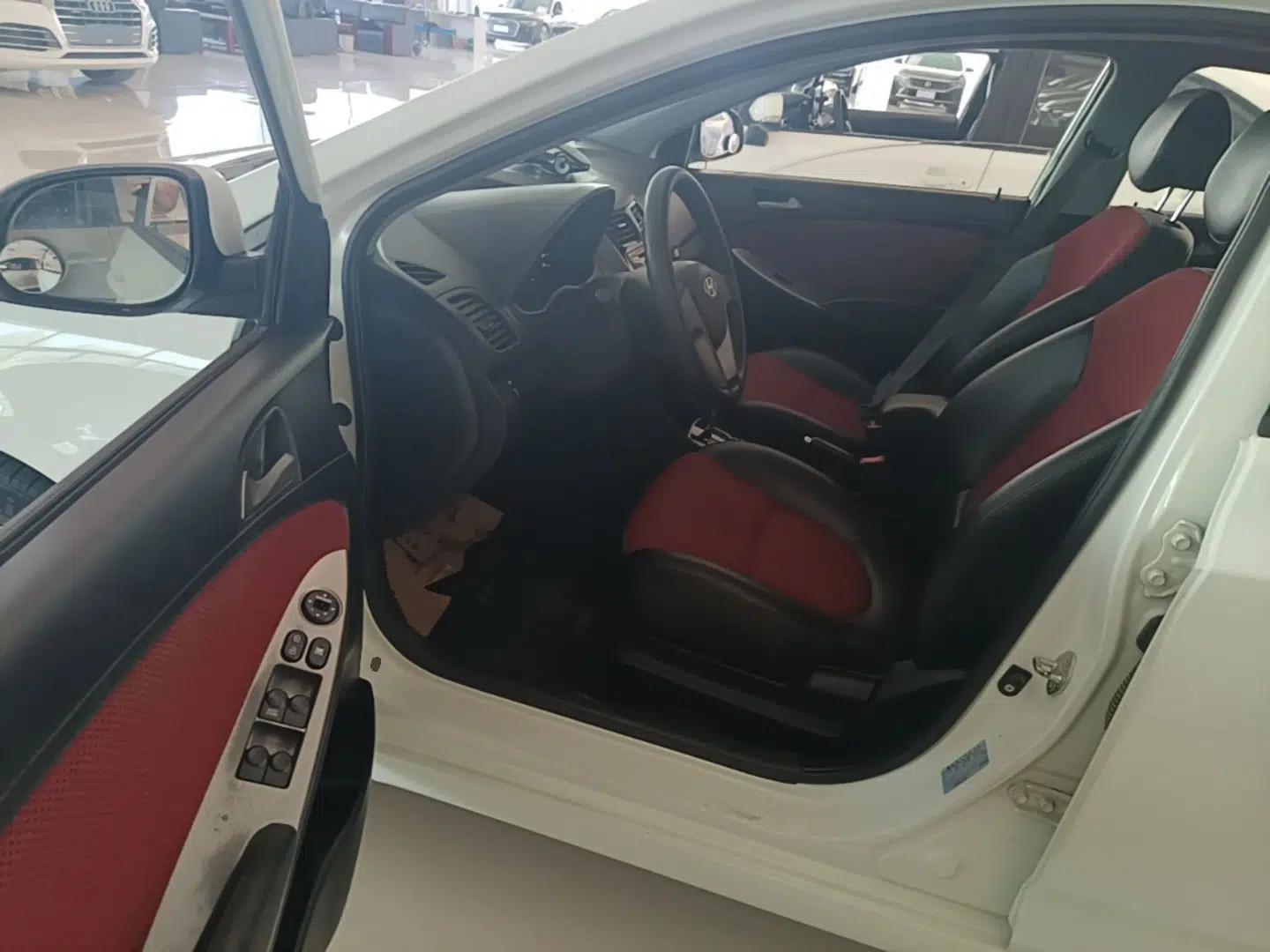 Hyundai Verna Ray 2014 1.4L Automatic GLX — миниатюра 18