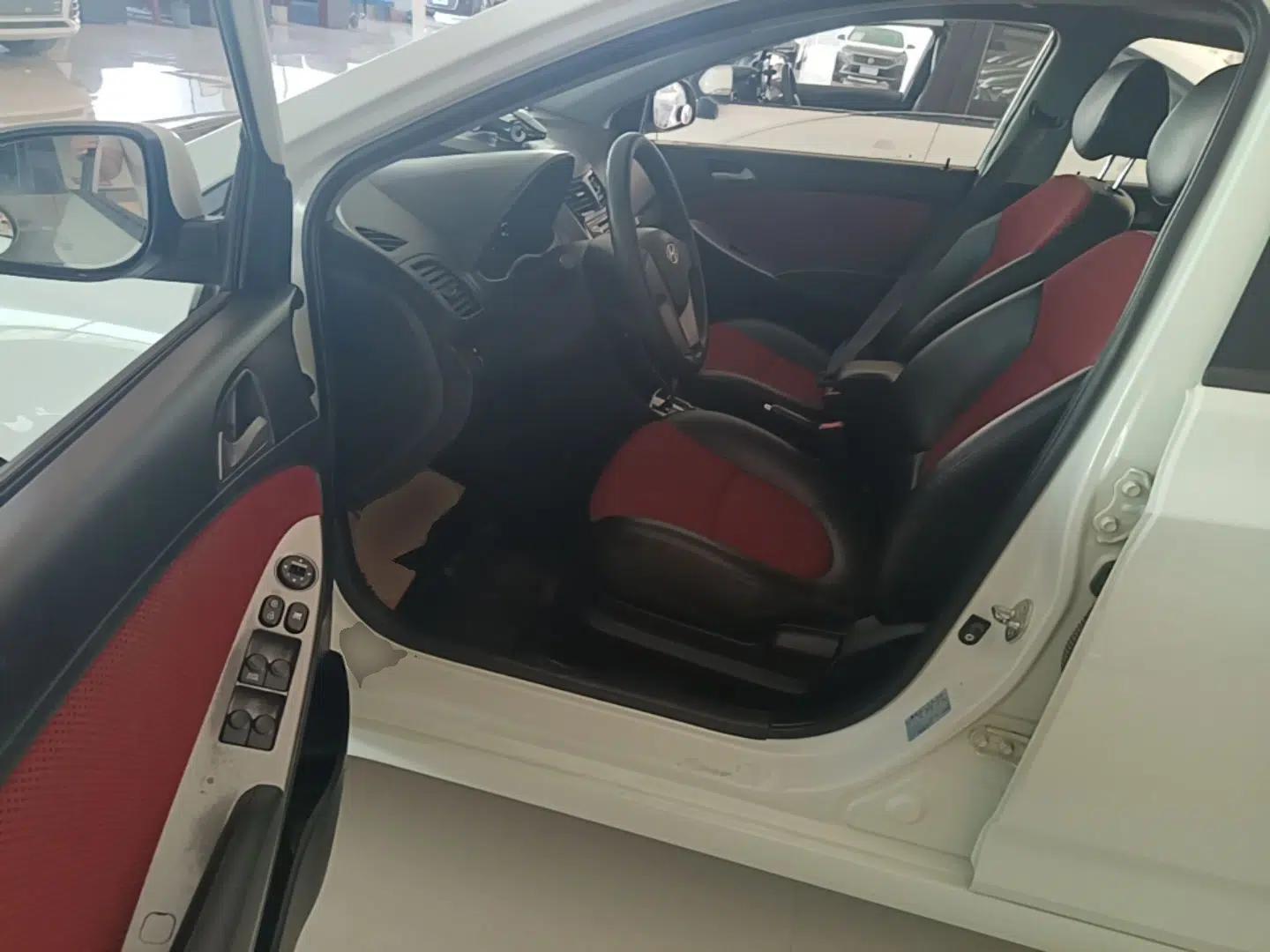 Hyundai Verna Ray 2014 1.4L Automatic GLX — миниатюра 19
