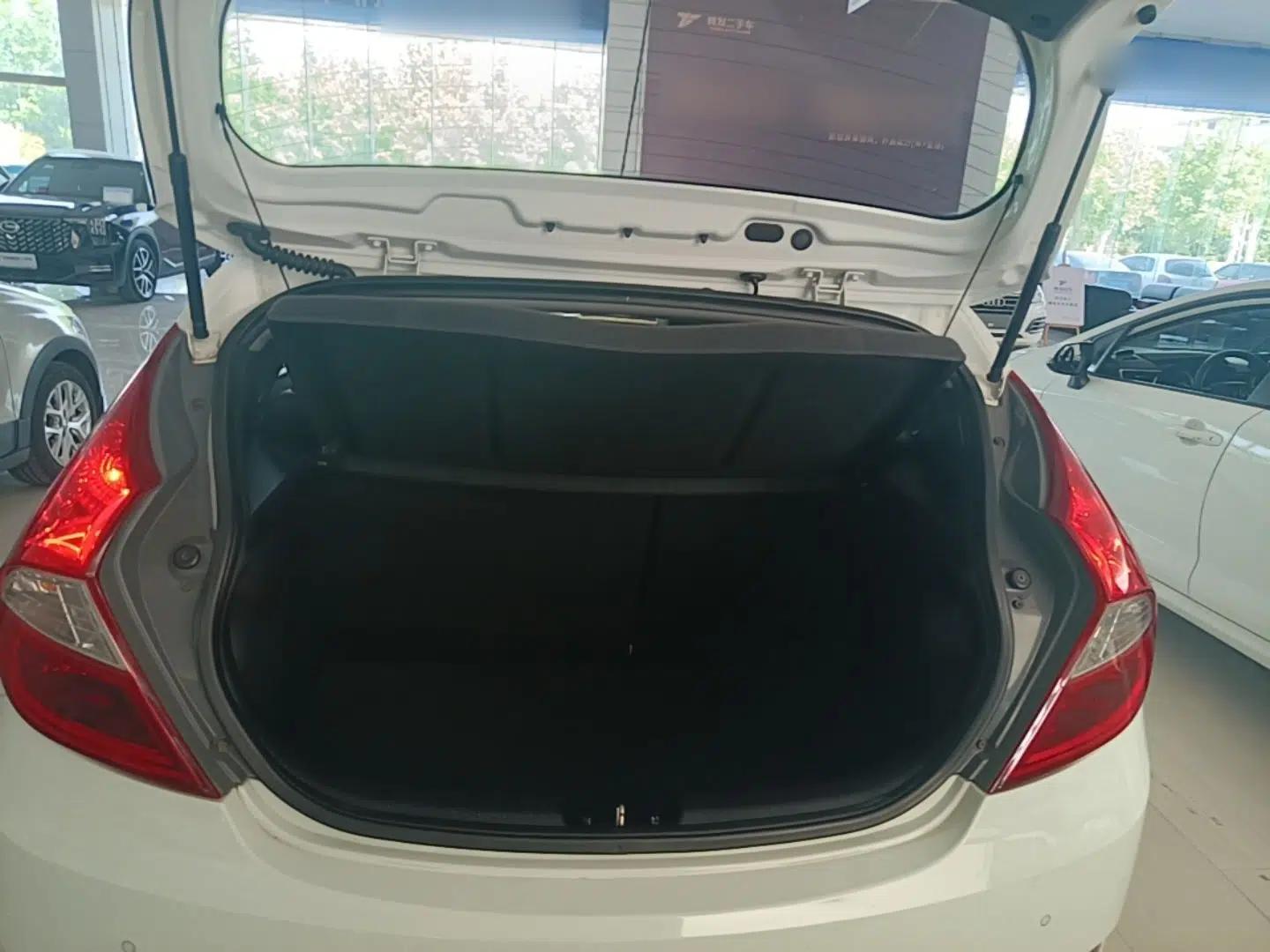 Hyundai Verna Ray 2014 1.4L Automatic GLX — миниатюра 22