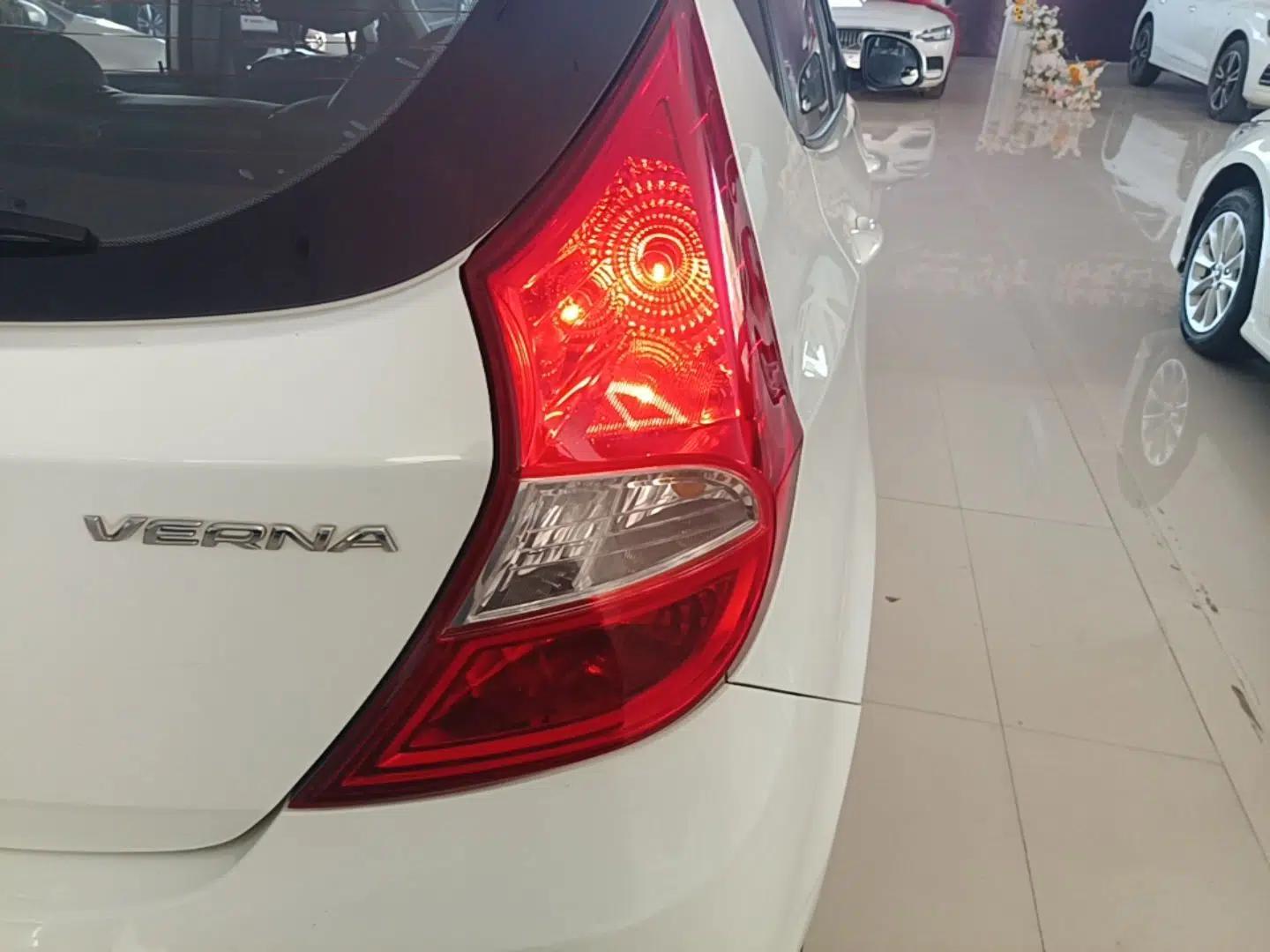 Hyundai Verna Ray 2014 1.4L Automatic GLX — миниатюра 7