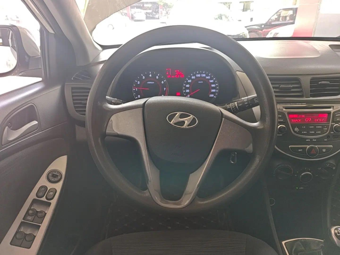 Hyundai Verna Ray 2014 1.4L Manual GLX — миниатюра 14