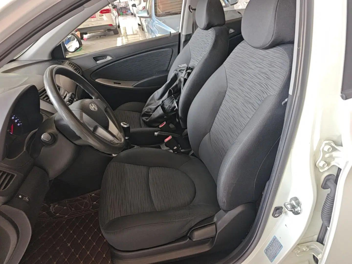Hyundai Verna Ray 2014 1.4L Manual GLX — миниатюра 18