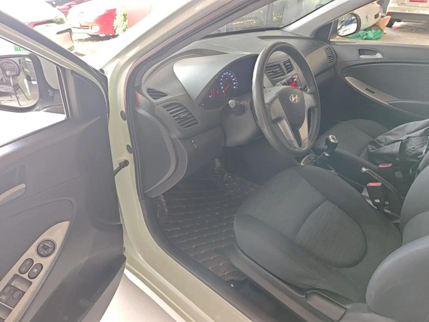 Hyundai Verna Ray 2014 1.4L Manual GLX — миниатюра 19
