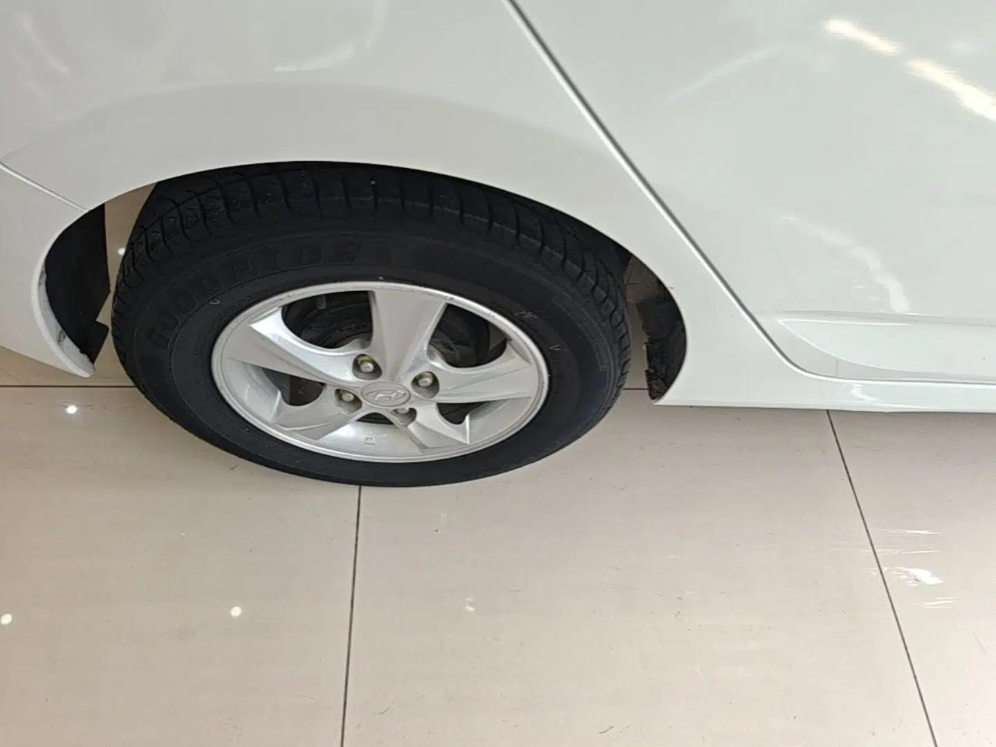 Hyundai Verna Ray 2014 1.4L Manual GLX — миниатюра 10