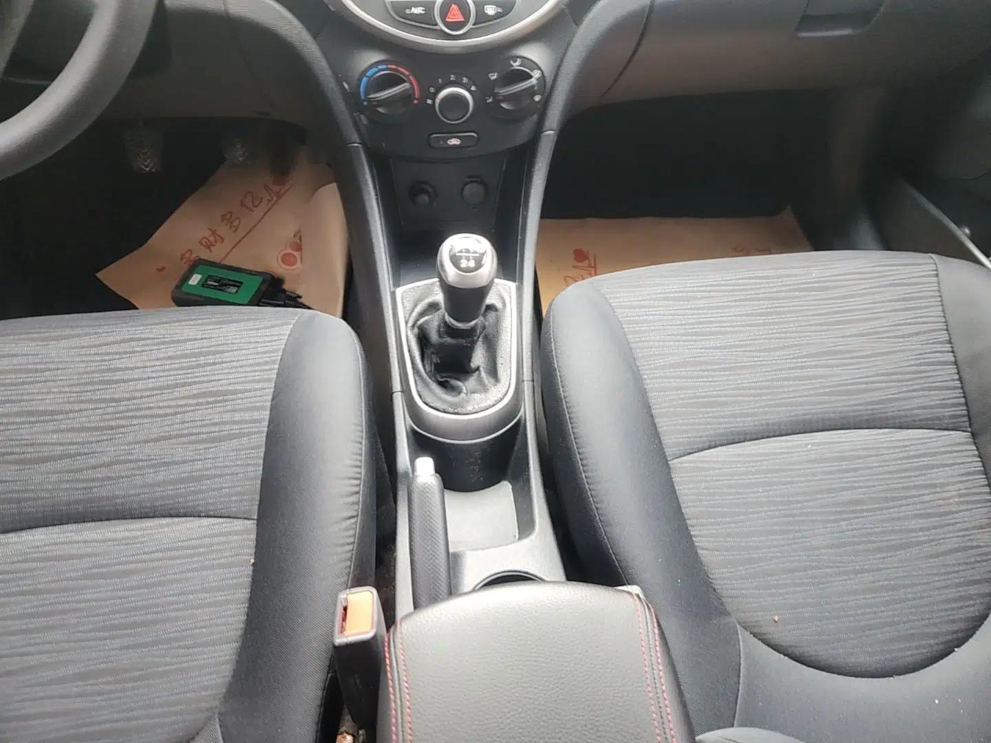 Hyundai Verna Ray 2014 1.4L Manual GLX — миниатюра 17