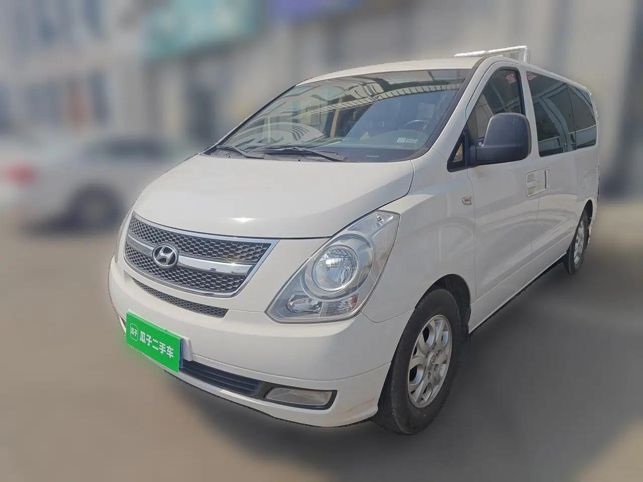 Hyundai H-1 Starex 2011 2.4L Luxury Edition — миниатюра 1