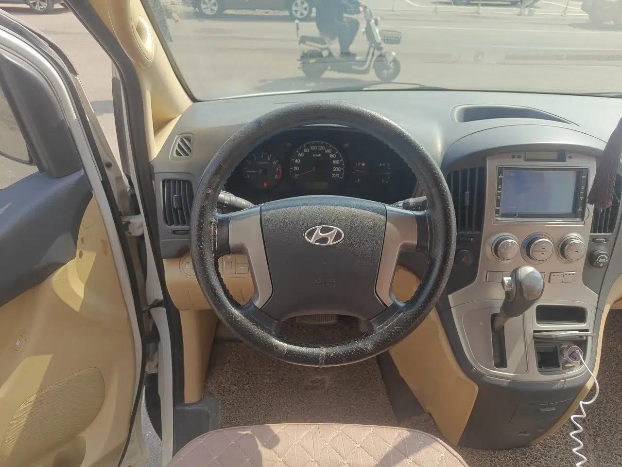 Hyundai H-1 Starex 2011 2.4L Luxury Edition — миниатюра 11