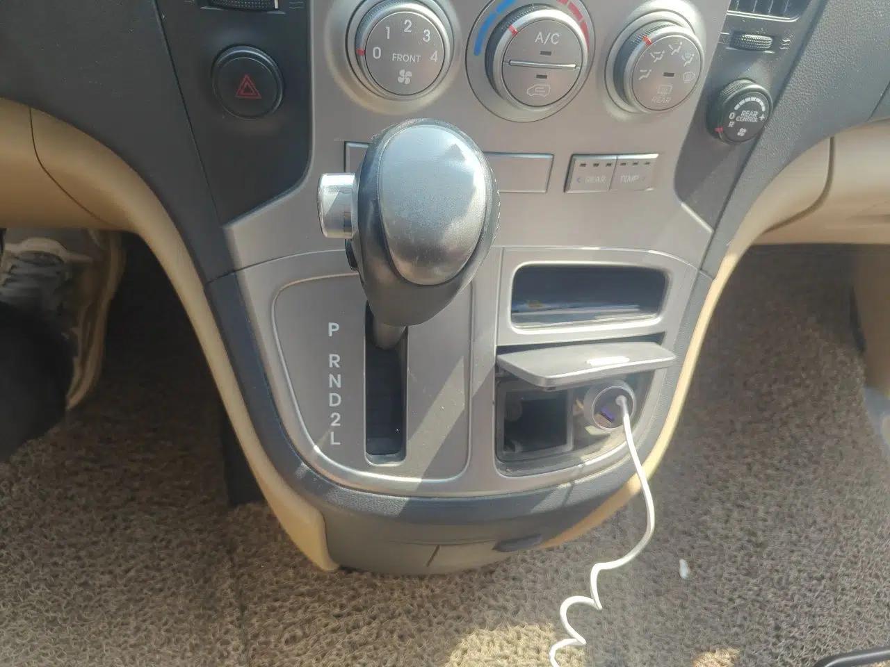 Hyundai H-1 Starex 2011 2.4L Luxury Edition — миниатюра 15