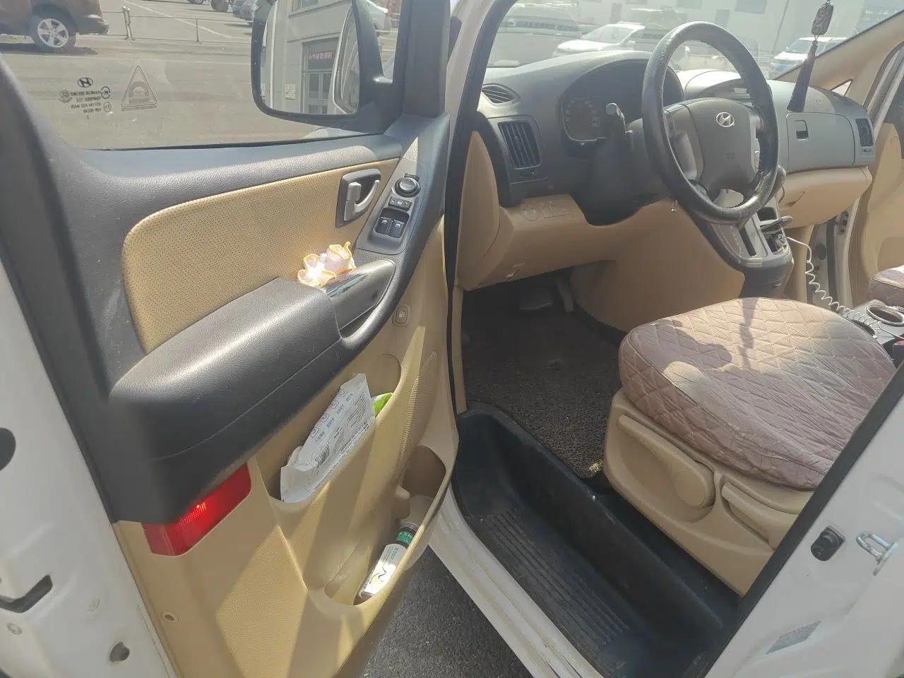 Hyundai H-1 Starex 2011 2.4L Luxury Edition — миниатюра 17