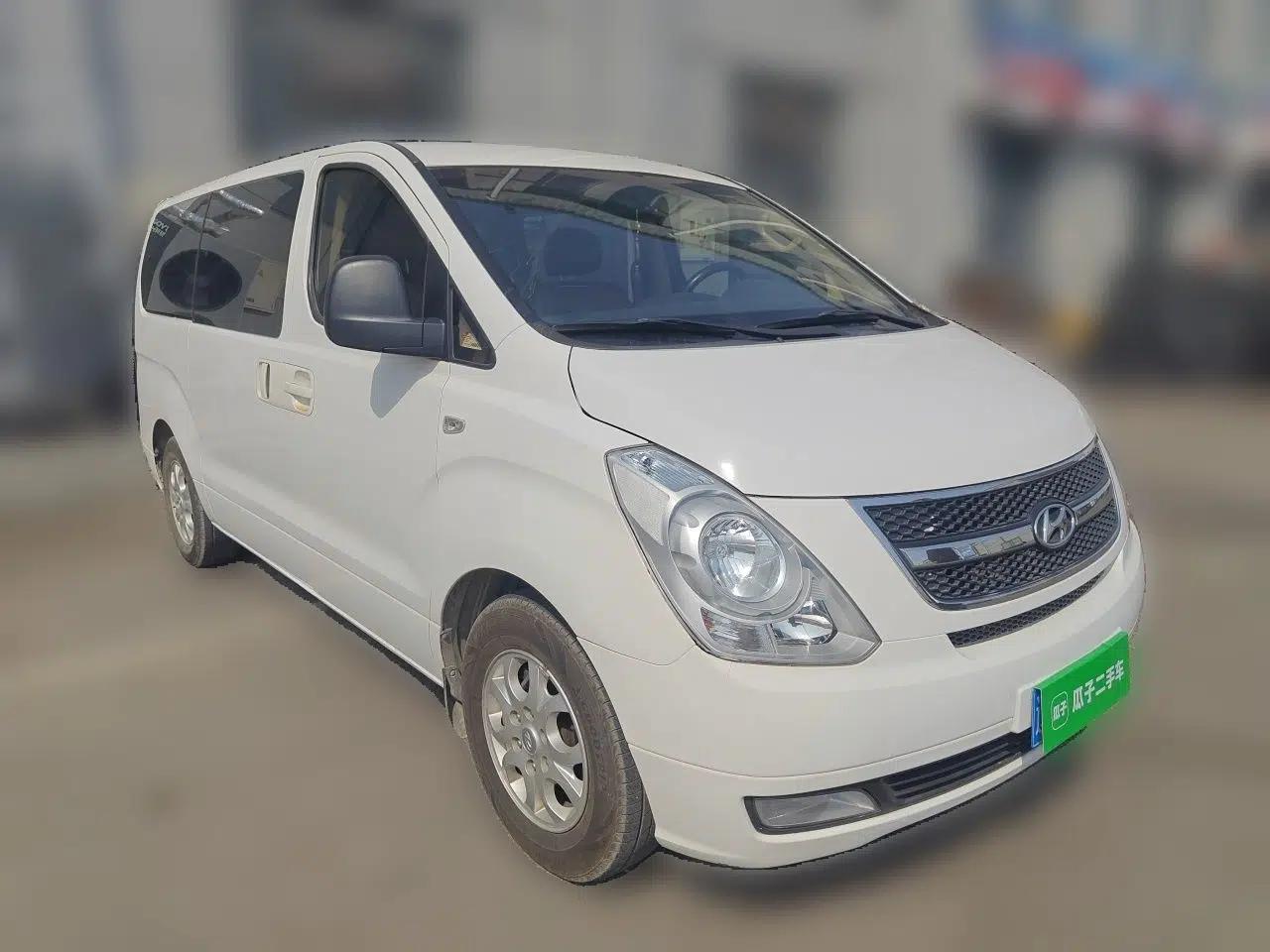 Hyundai H-1 Starex 2011 2.4L Luxury Edition — миниатюра 3
