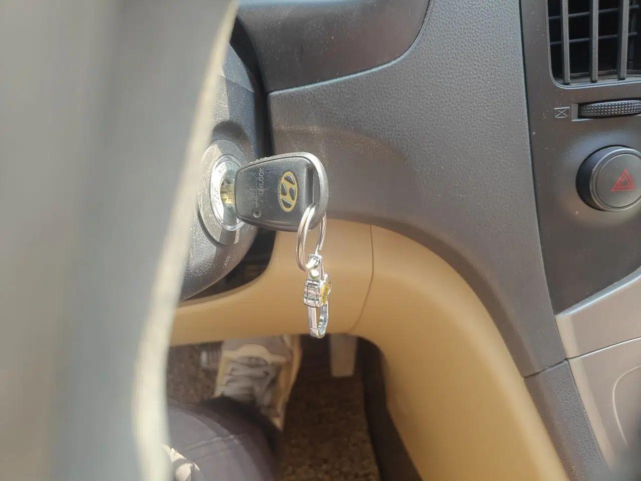 Hyundai H-1 Starex 2011 2.4L Luxury Edition — миниатюра 9