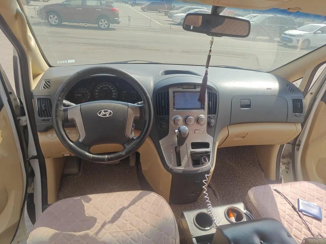Hyundai H-1 Starex 2011 2.4L Luxury Edition — миниатюра 10