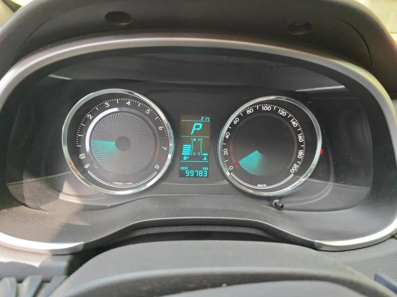 Chevrolet Lova RV 2016 1.5L Automatic FunDrive Edition — миниатюра 12