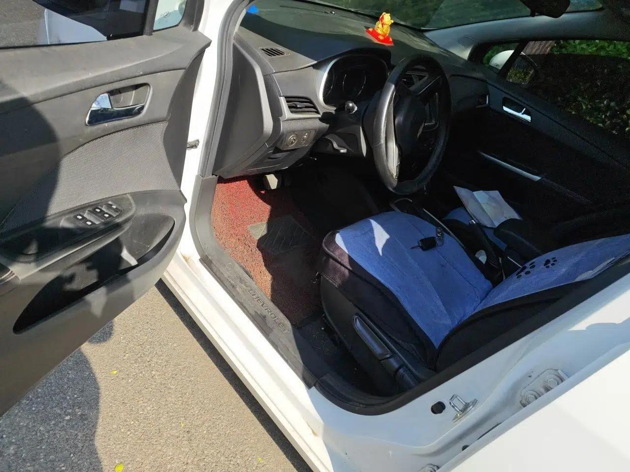 Chevrolet Lova RV 2016 1.5L Automatic FunDrive Edition — миниатюра 17