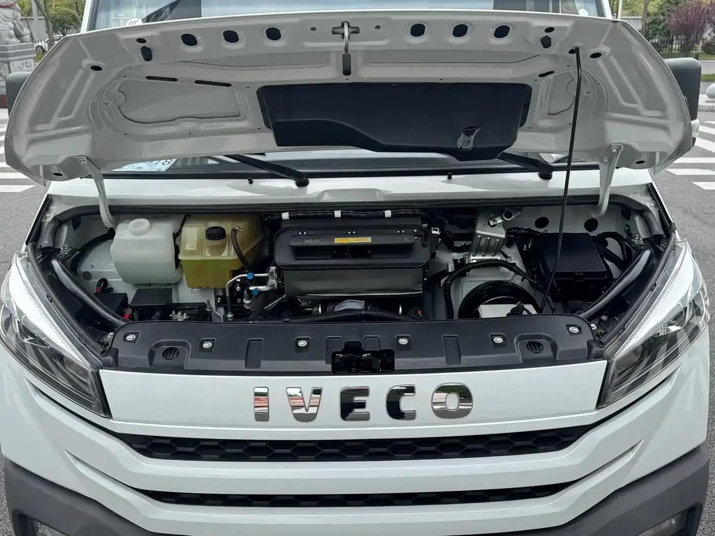 Iveco Proud 2025 V35 Van Truck 2.5T Manual Short Wheelbase Mid-Roof Dual Tires — миниатюра 11