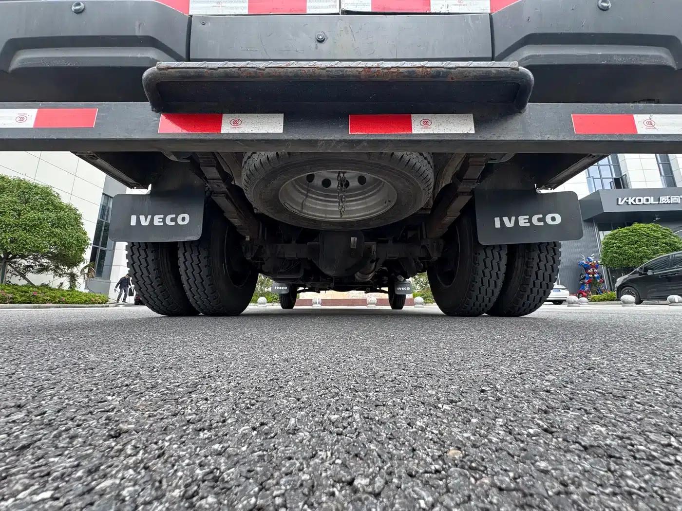 Iveco Proud 2025 V35 Van Truck 2.5T Manual Short Wheelbase Mid-Roof Dual Tires — миниатюра 17