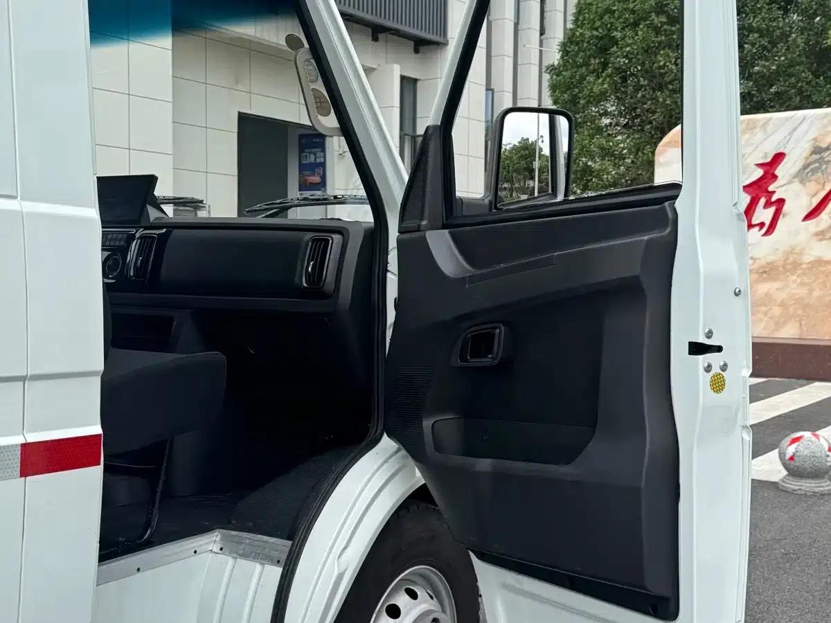Iveco Proud 2025 V35 Van Truck 2.5T Manual Short Wheelbase Mid-Roof Dual Tires — миниатюра 9