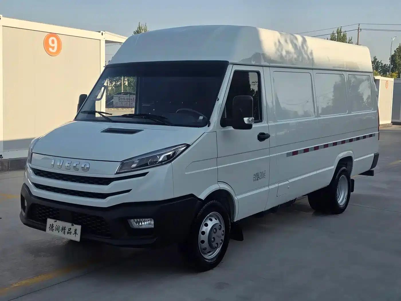 Iveco Proud 2023 2.5T V40 Van, Long Wheelbase, Mid-Roof, Dual Tires, Manual Door, 2-3 Seats — миниатюра 1