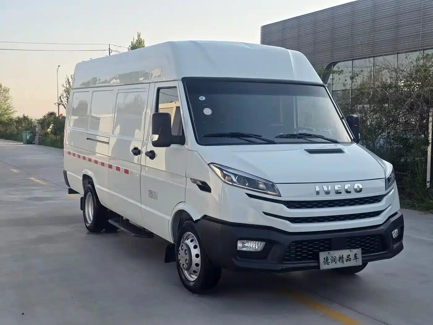 Iveco Proud 2023 2.5T V40 Van, Long Wheelbase, Mid-Roof, Dual Tires, Manual Door, 2-3 Seats — миниатюра 3