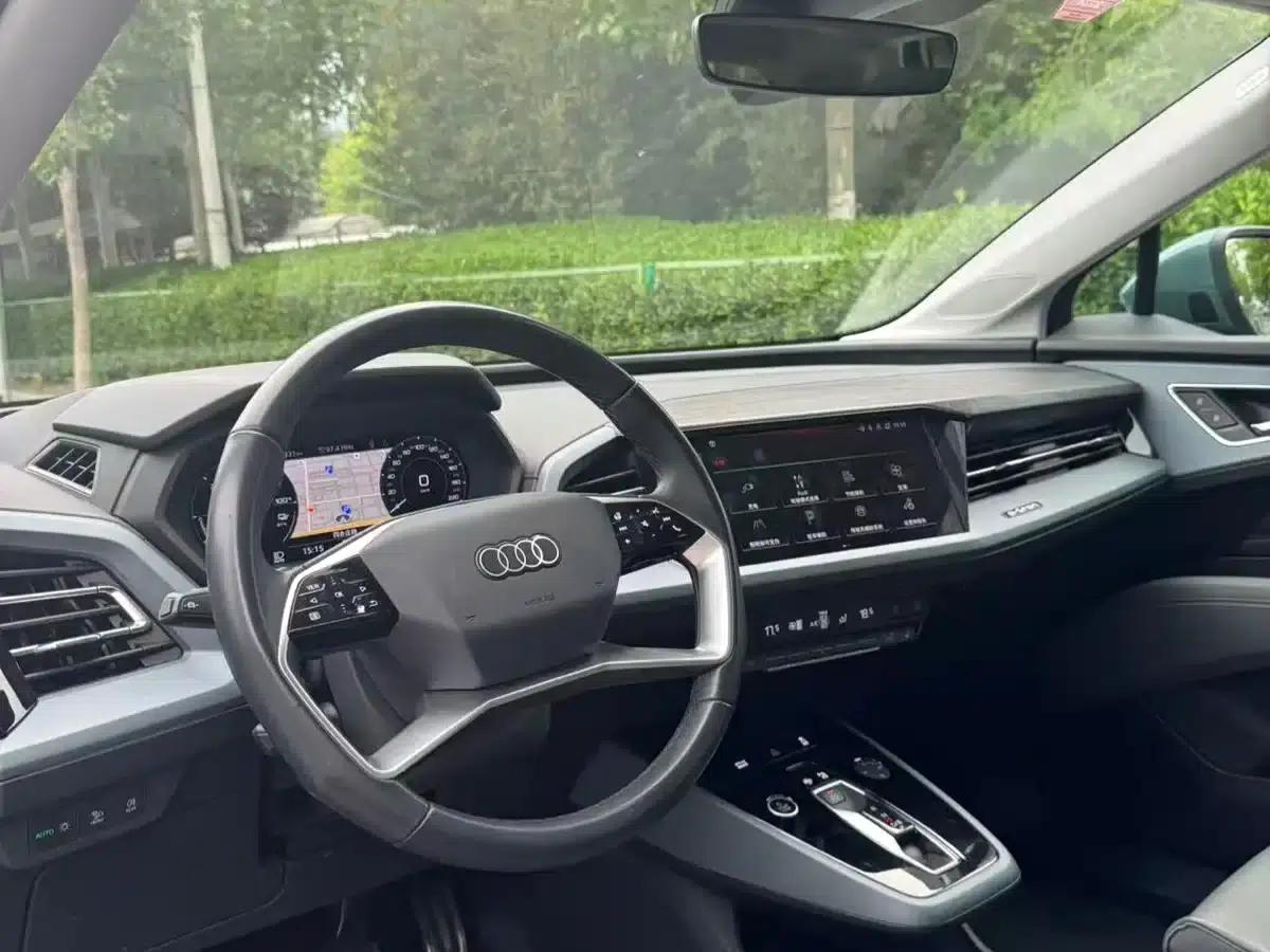 Audi Q5 e-tron 2023 Model 40 e-tron Star Edition - Fashion Set — миниатюра 16